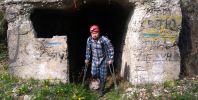 На входа на подземното съоръжение. Снимка: Милен Кръстев ПК "Хеликтит" София.