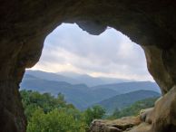 Изглед към Краището от входа на пещерата при село Врабча. Снимка: Константин Стоичков ПК "Хеликтит" София.