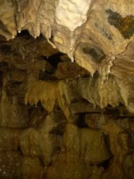 Красиви натечни образувания от "Водохващането при прасковата градина". Снимка: Константин Стоичков ПК "Хеликтит" София.